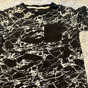 H & M T-shirt, boys size 12-14